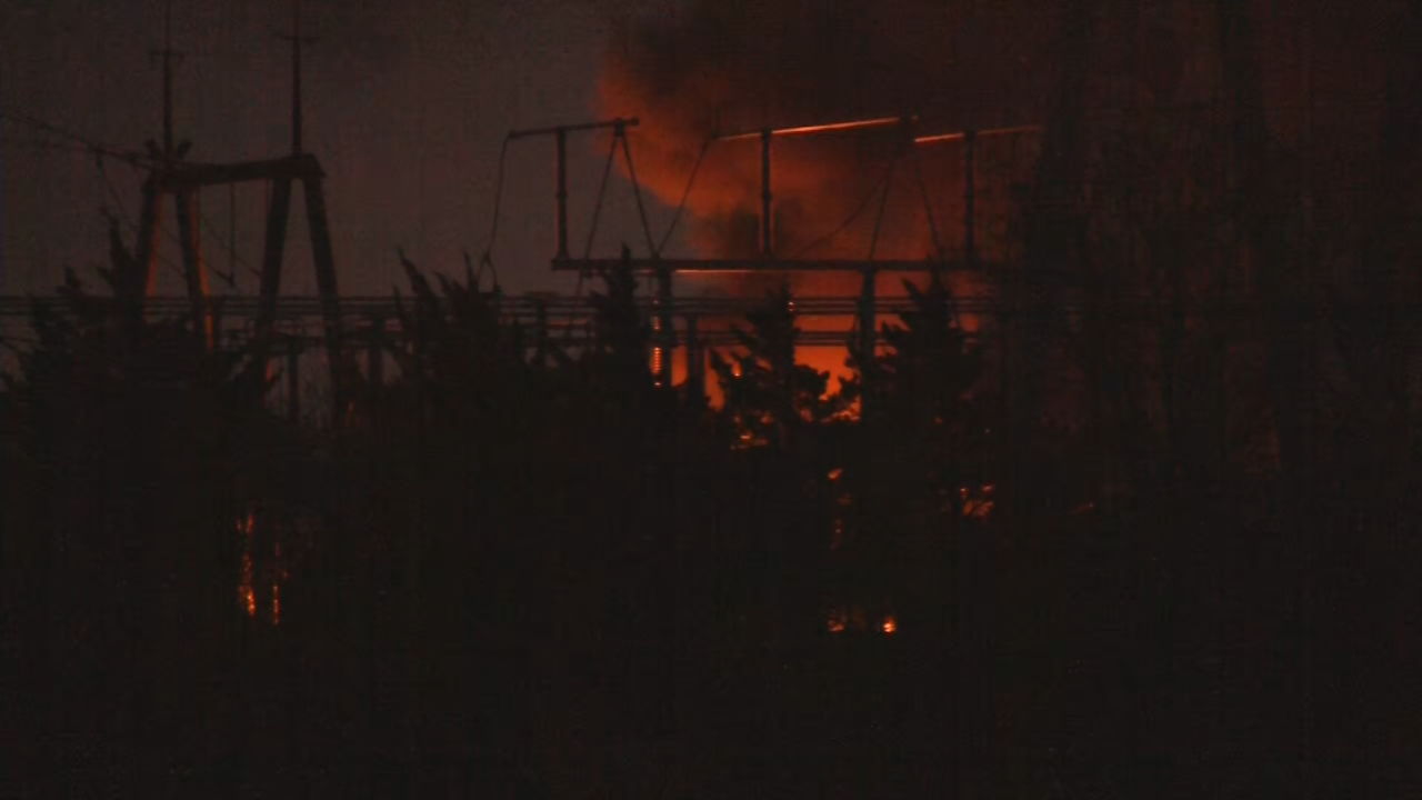 Explosion at LG&E substation sends black smoke into the air in southern Floyd County